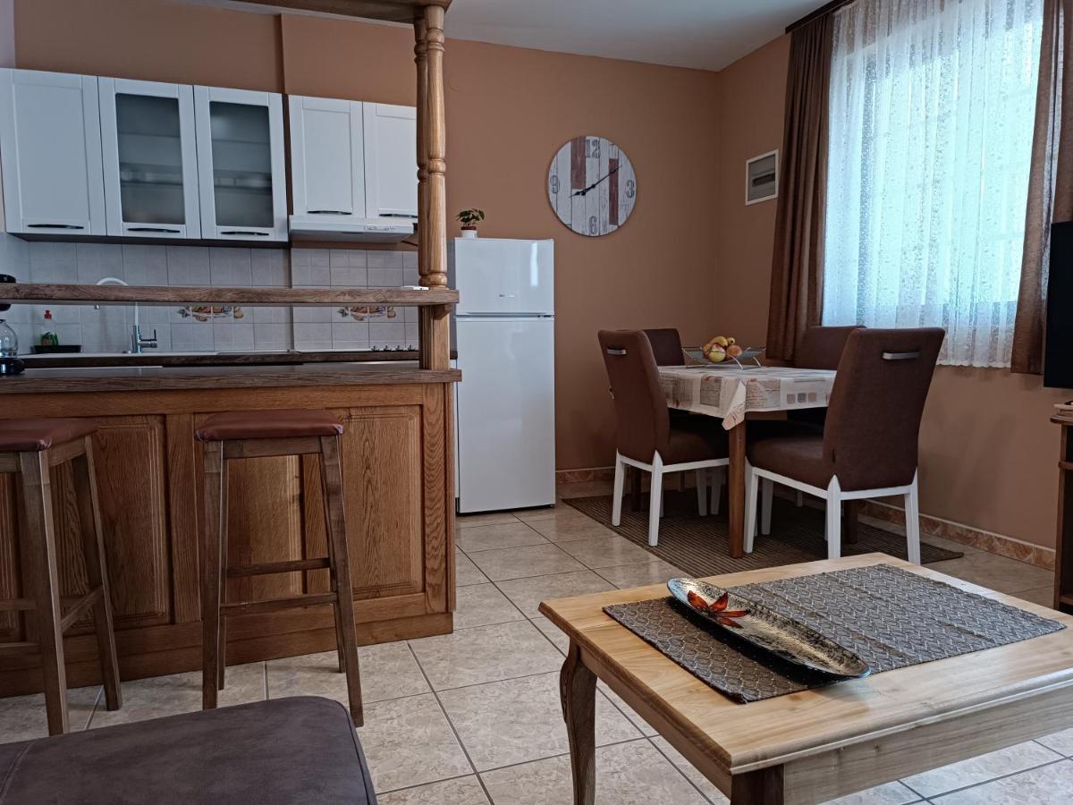 Apartments Ivicek Пореч Екстериор снимка